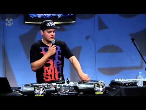 DJ Nato PK e convidados no Estúdio Showlivre 2013: mistura de gerações e improvisos na carreira