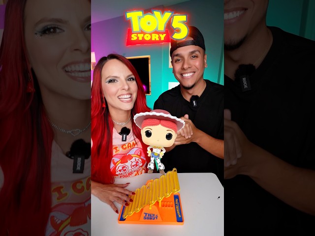 Vídeo relacionado con Disney Toy Story Woody - Sudadera con capucha de forro polar de lujo para niños, diseño de personajes infantiles, Multicolor, 2-3 años