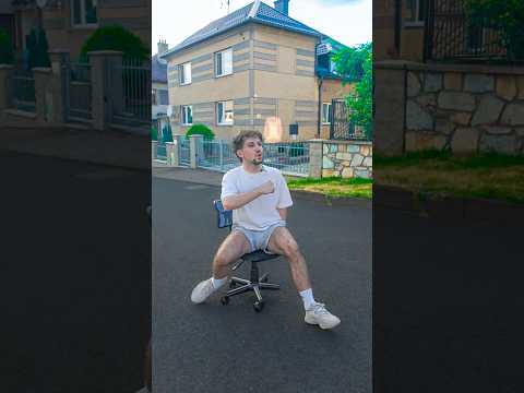 JSEM PŘIPOUTANÝ K ŽIDLI…