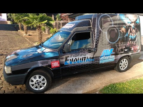 Fiorino evolution de sanaduva RS, com alto falantes master 8k e módulos soundigital evo.