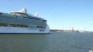 preview picture of video 'Independence of the Seas leaving Turku'
