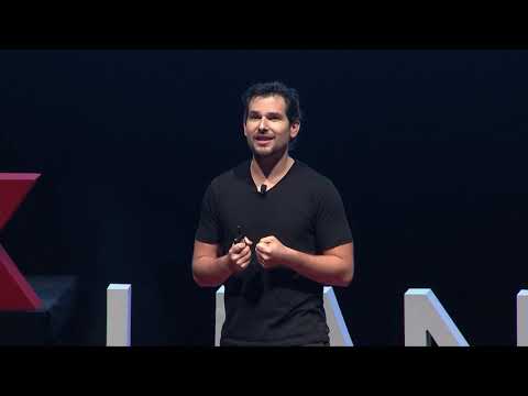 El poder de los viajes | Alan Estrada | TEDxUANL