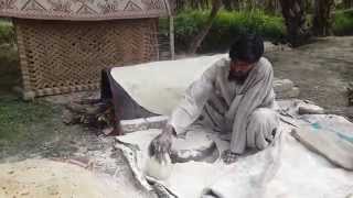 preview picture of video 'Largest Pakistani Bread'