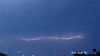 preview picture of video 'Lightning cloud-to-cloud - julio 22 de 2010, Mérida, Yuc.'