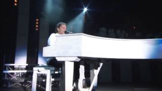 Pooh - Domani + presentazione di Roby (Live)