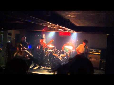 cavadres　：　ＩＲＯＮ　ＦＬＡＧ