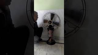 It is eternal money that runs candles, burning candles is not followed by electricity