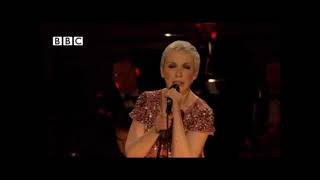 Annie Lennox - Pavement Cracks (Live on BBC One Sessions)