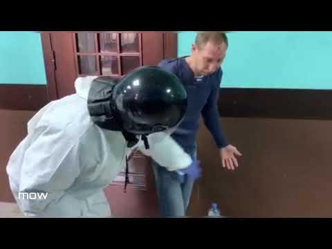 Пьяный житель Санкт-Петербурга напал на врачей скорой помощи.