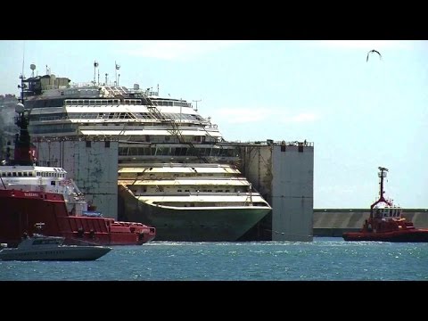 "Costa Concordia" zur Verschrottung in Genua angekommen