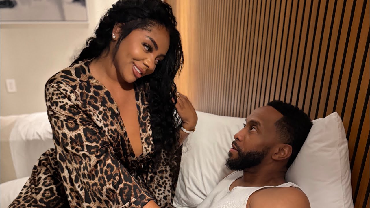 Chase and Candace try to get it on in twin beds goes wrong