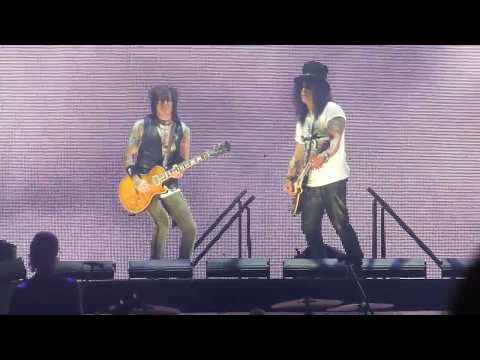 Guns n' Roses - Wish You Were Here / Layla (Live in Copenhagen, June 27th, 2017)