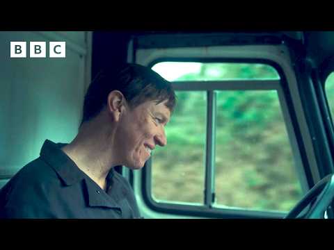 Brink’s-Mat gold thief Charlie Miller smuggles 1.5 tonnes of gold in an ambulance - BBC