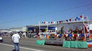 preview picture of video 'Molalla's Giant Street Parade. 4th of July, 2011. Part 2/4.'