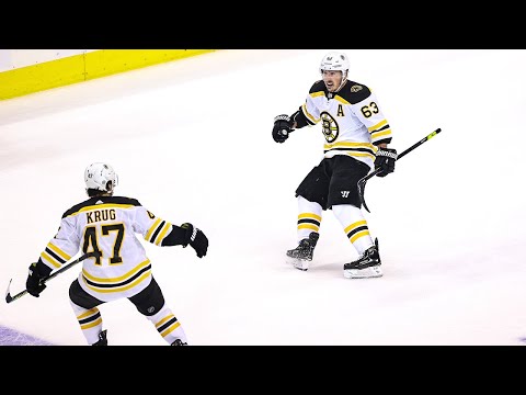 Bruins erupt for 4 goals in wild 3rd period against Hurricanes