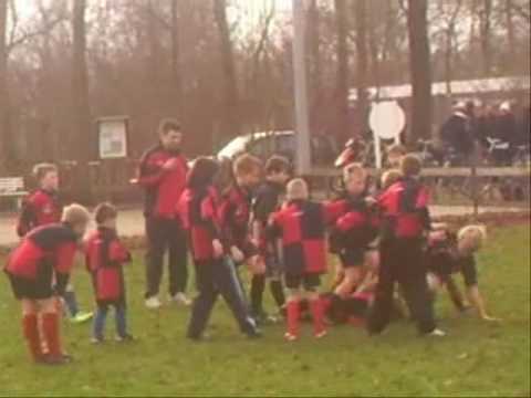 Rugbyboys uit Groningen spelen en winnen in Gorreddijk.