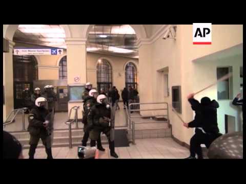 Greece - Golden Dawn supporters protest outside court over questioning of members / Clashes between