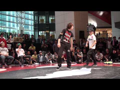 Eri (Keep it real) VS Ryuichi (ARIA) - top16 battle - RedBull BC ONE Tokyo Cypher 2011