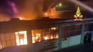devastante-incendio-in-azienda-di-imballaggi-collassa-capannone