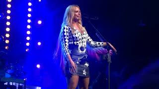 Miranda Lambert sings &quot;Highway Vagabond&quot; live on the Bandwagon Tour