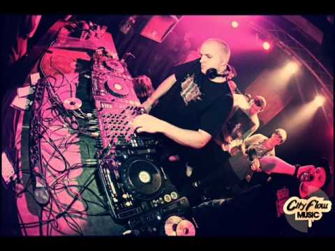 Rowney Ft. Logic - What What What