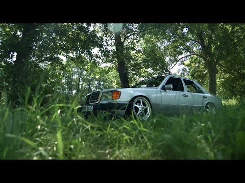 Mercedes Benz W124 retro stance 4K