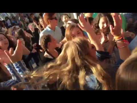 Dancing at Kabbalat Shabbat