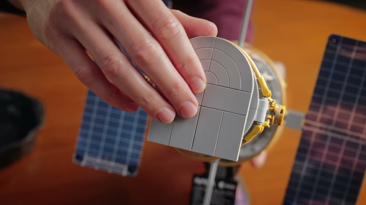 LEGO Editions - Hubbleův vesmírný dalekohled