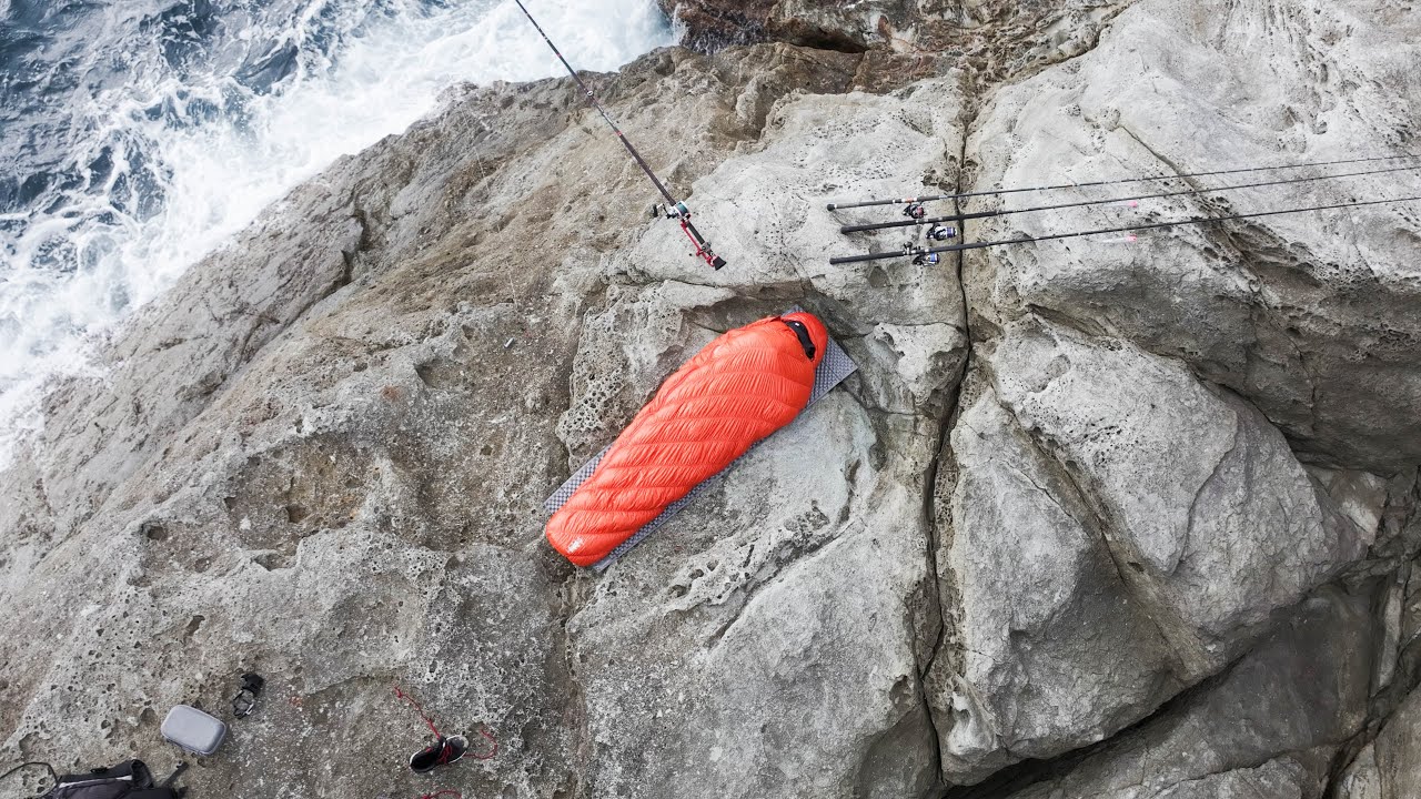 寒すぎる…真冬の無人島で1泊2日大物釣りキャンプ🔥