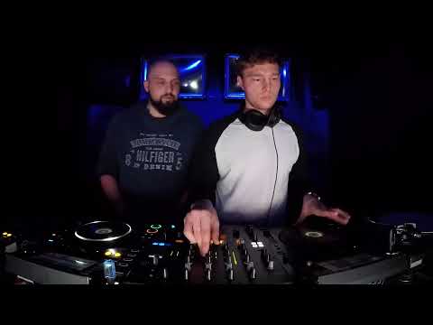 The Blue Oyster: DJ Hornet b2b KAES / 16.11 / 18 - 19