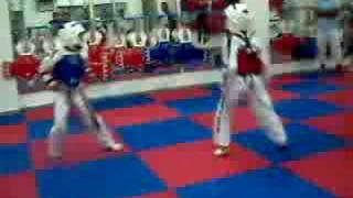 preview picture of video 'Ismail Negro vs Anouar Taekwondo Marokko zomer 2008 deel 2'