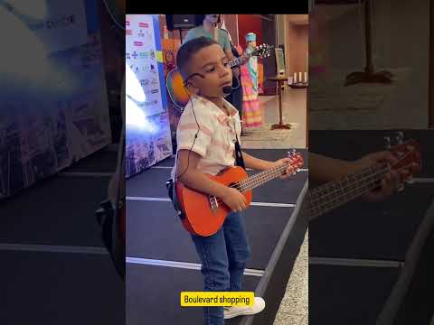 Davi Rios homenageado como artista mirim Shopping Boulevard Camaçari Bahia