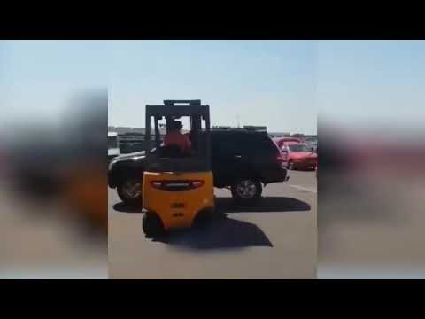 ジェフ・ベゾス氏が違法駐車を摘発:自分ではないにもかかわらず、切符代として1万6000ドル