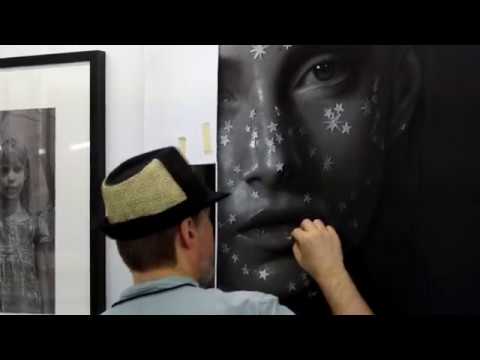 Dirk Dzimirsky - Drawing Demonstration with Charcoal on Canvas at an Art Fair 2018