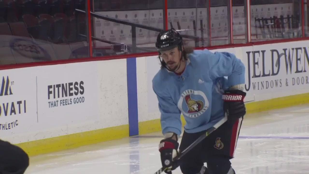 Regardez bien Erik Karlsson PATINER...
