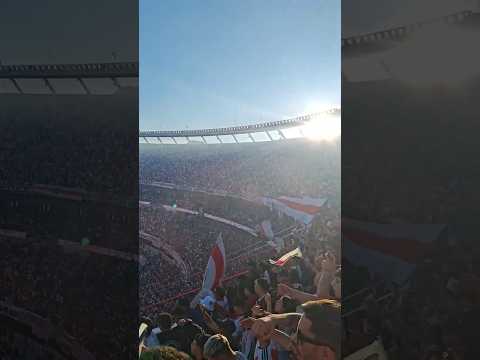 "A ver si nos entendemos los jugadores y la popular #riverplate #futbol #hinchada" Barra: Los Borrachos del Tablón &bull; Club: River Plate