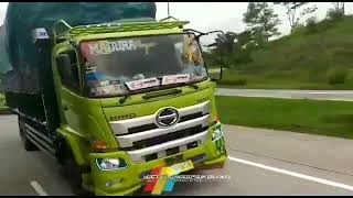 Download lagu 💥truk hino 500 madura oleng parah mp3