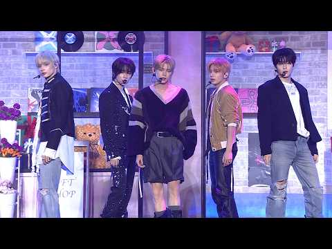 &lsquo;하루에 하루만 더 (Stick With You)&rsquo; stage @ COMEBACK SHOWCASE | TXT (투모로우바이투게더)