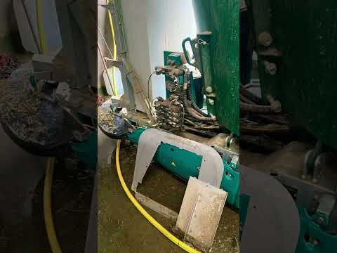 GEA dairy feed F4500 belt change #feed #grass #cow #farming #farmlife #agriculture #farm #feedlot