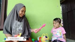 Download lagu KESERUAN TEBAK TEBAKAN BUAH -SAMBIL BELAJAR MENGENAL BUAHAN. mp3 Download lagu KESERUAN TEBAK TEBAKAN BUAH -SAMBIL BELAJAR MENGENAL BUAHAN. mp3