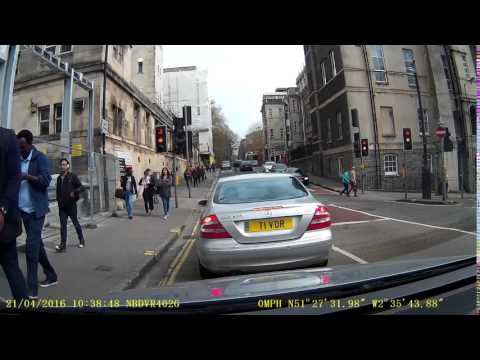 210416 Red light jumper cyclist 1 MOV