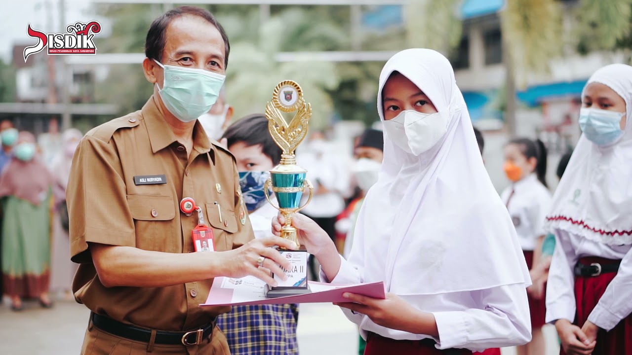 PENYERAHAN PIALA DAN SERAH TERIMA JABATAN KEPALA SEKOLAH