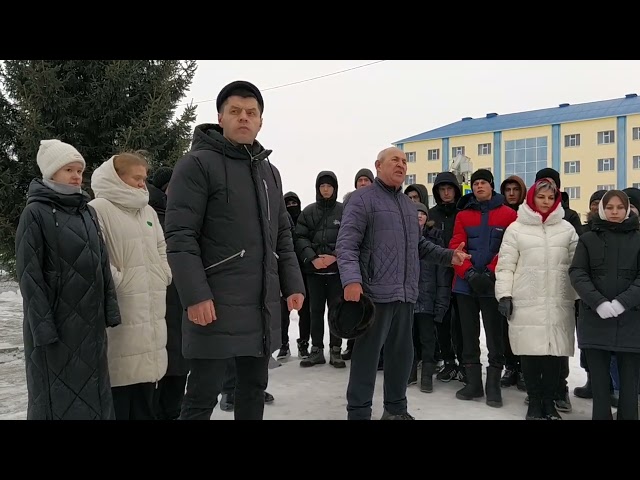 К бюсту Раиса Беляева в Аксубаеве возложили цветы в честь его 90-летия