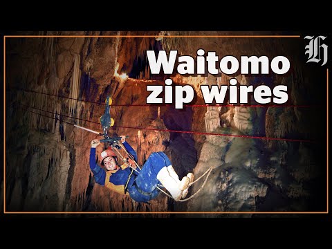 Faça tirolesa sob Waitomo em uma aventura na caverna do pirilampo
