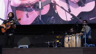 Jose Gonzalez live at Jay Pritzker Pavilion - Walking Lightly (Junip Cover)