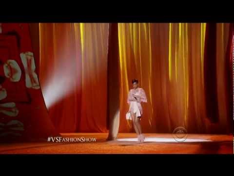 Rihanna - Fresh Out The Runway Victoria's Secret [1080P] [HD]
