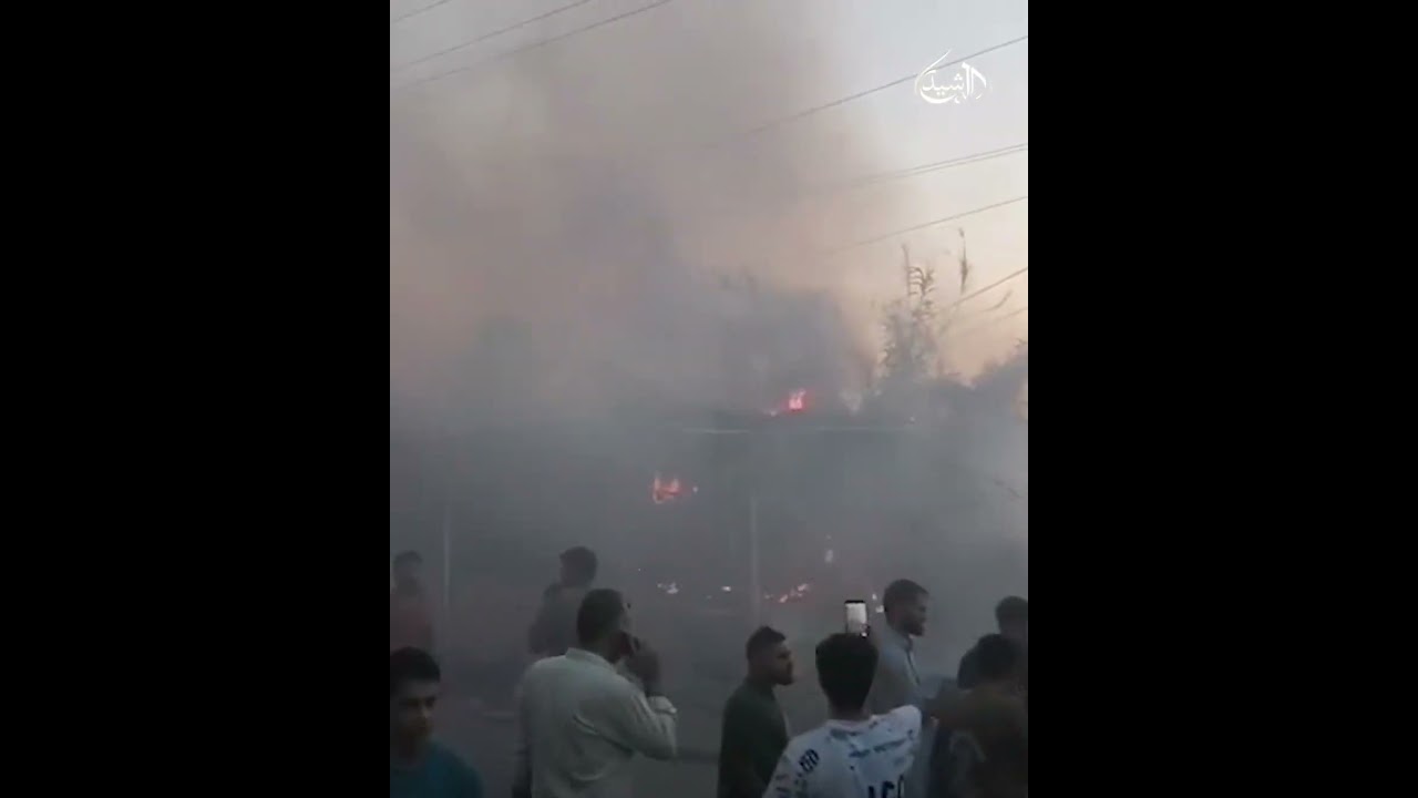 فيديو | حريق يلتهم عدداً من محال بيع الفواكه والخضار في حي العسكري بكركوك