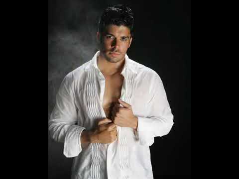 JERRY RIVERA , DE LA CABEZA A LOS PIES