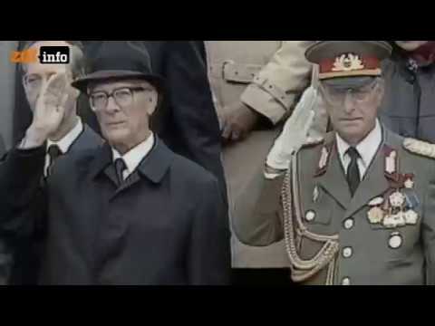 1989 Demo während der Feier zu 40 Jahren DDR - Protests during celebrations 40 years GDR