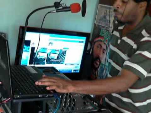 DJ GLAMMA MIXING LIVE